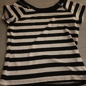 Black and white striped top w zipper xl